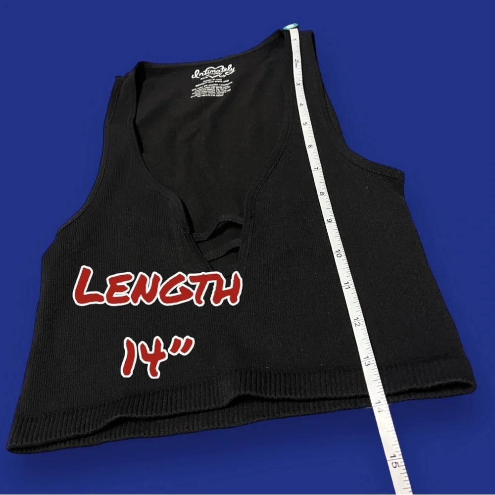⭐️HP⭐️NWOT FP Intimately cropped tank w/ three line accent in black. XS/S - Picture 7 of 8